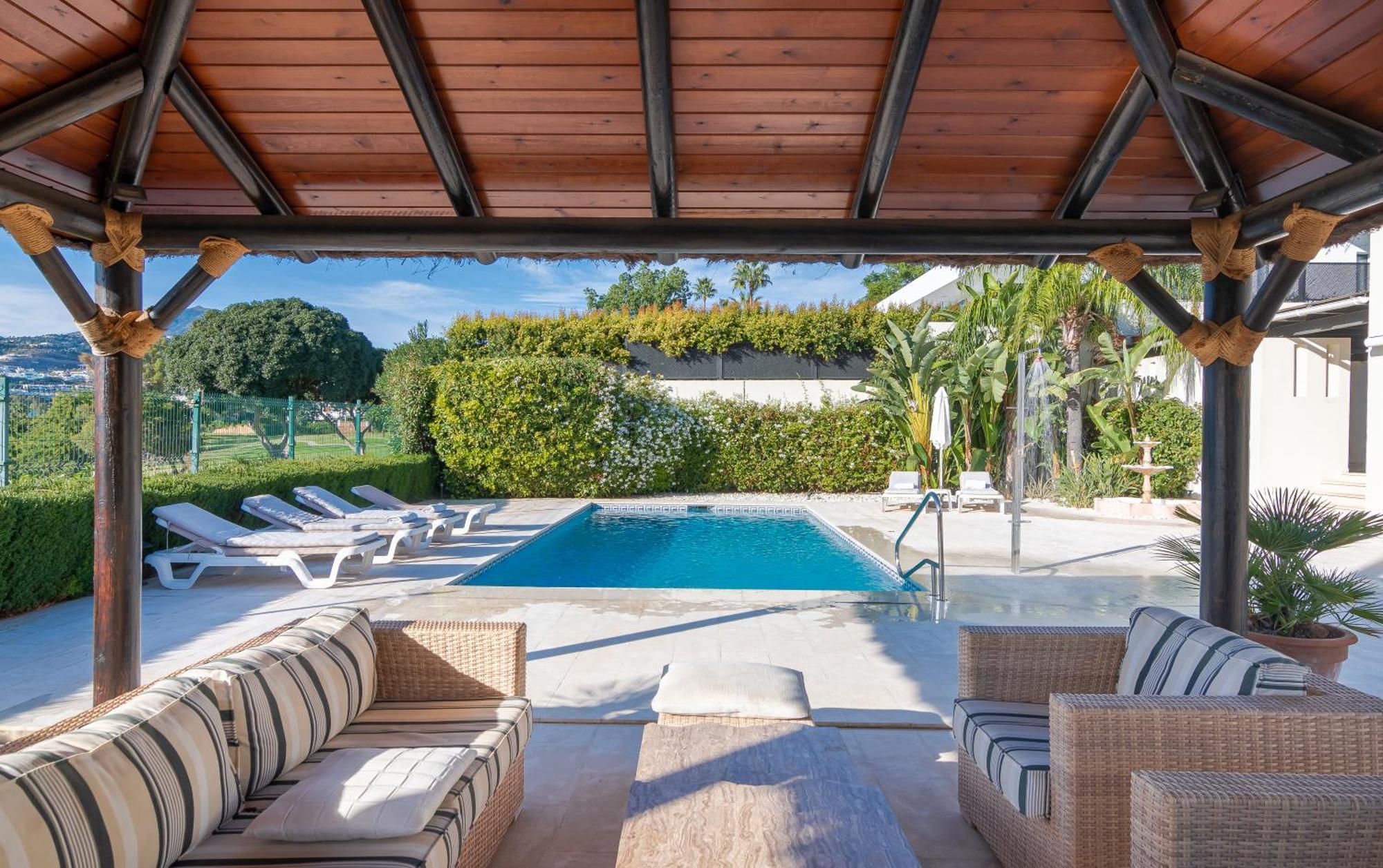 - Naranjos Golf Frontline Villaer Marbella