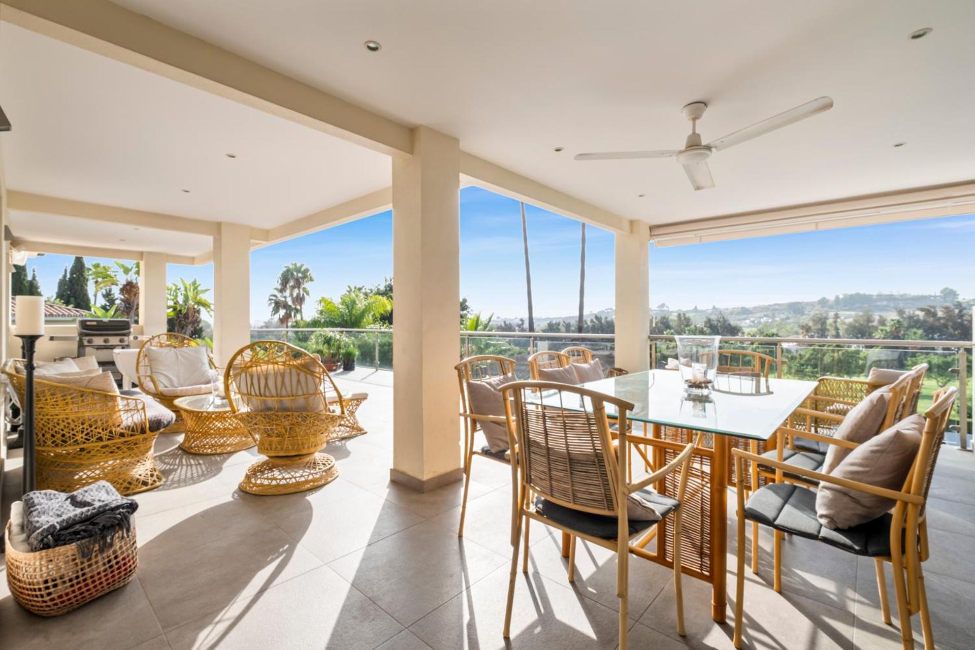 - Naranjos Golf Frontline Villaer *